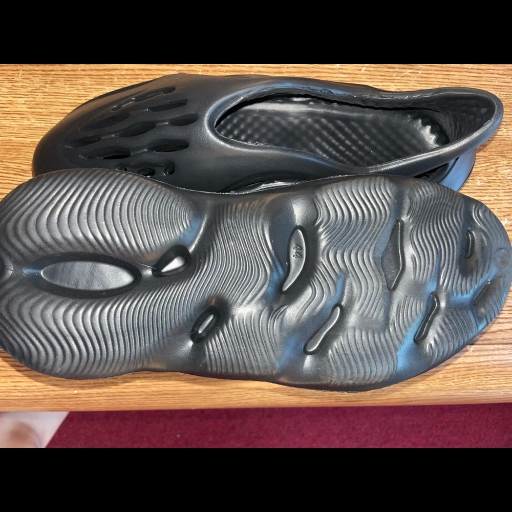 YEEZY FOAM RUNNER